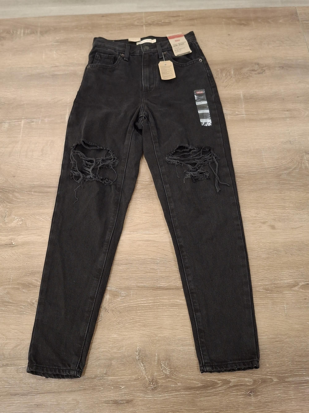 Levi's High Waisted Mom Jeans Women's 24 x 27 Black Distressed NWT